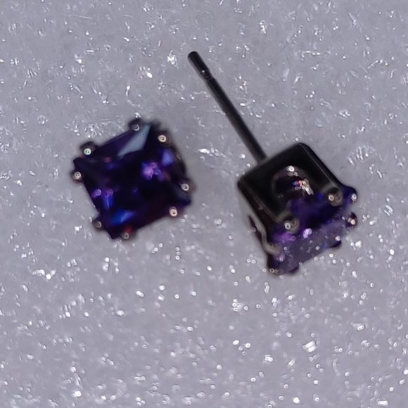 SWAROVSKI ELEMENTS (Light Purple sq-sil 5mm) Stud Earrings Black Velvet Pouch - Picture 4 of 6